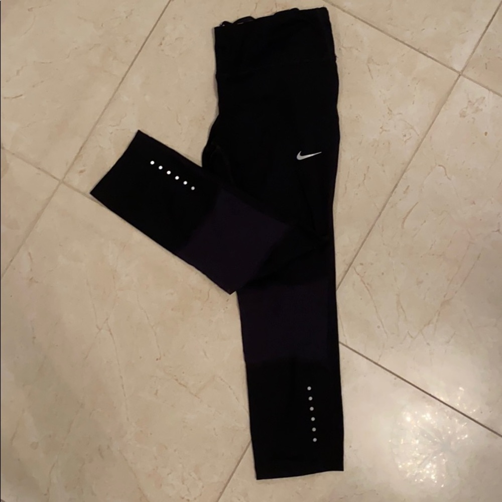 3/4 length black workout leggings w mesh on back